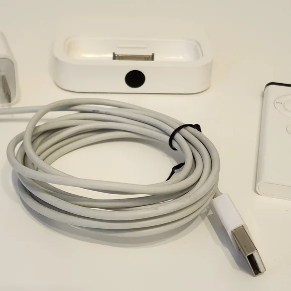 Apple iPod Universal Dock A1153 Remote A1156 30-Pin Cable Charger Tested Works